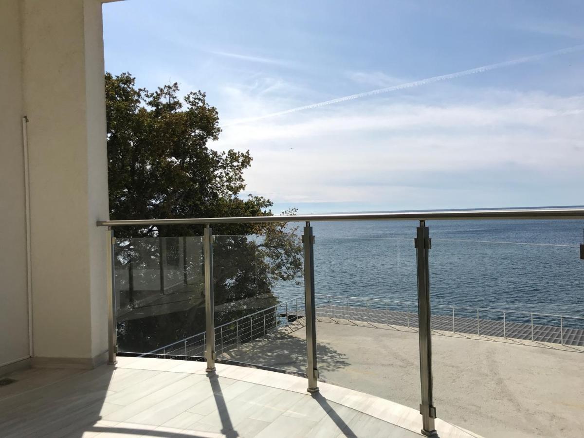 First Line Of The Sea 1 Apartment
