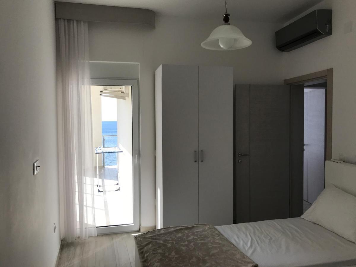 Apartment First Line Of The Sea 1