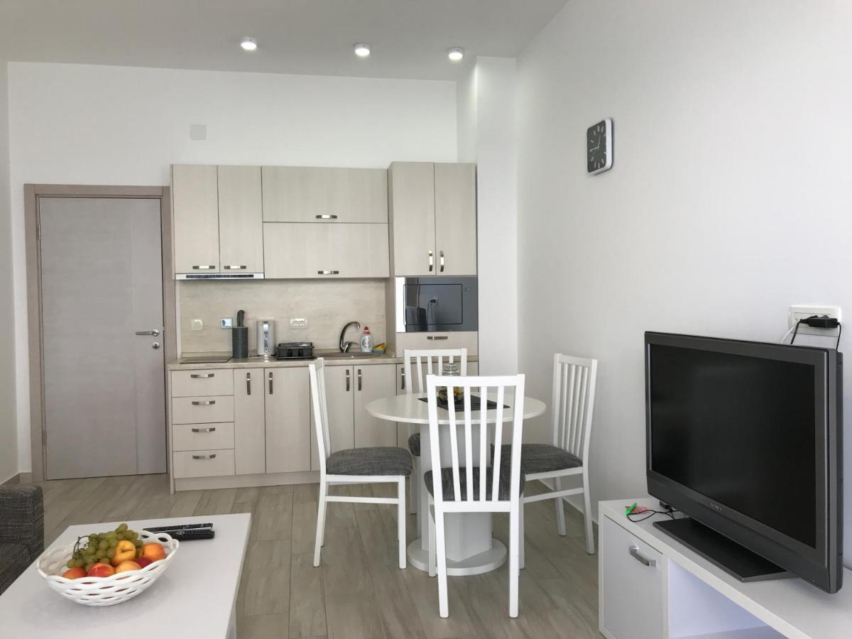 Apartment First Line Of The Sea 1